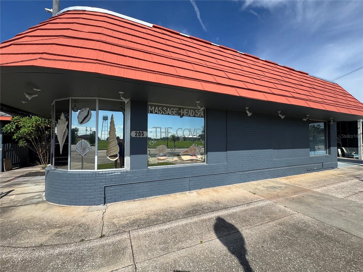 205 N Scenic Hwy, Frostproof, FL 33843 - Unité 205 & 205A -  - Photo intérieure - Image 2 of 15