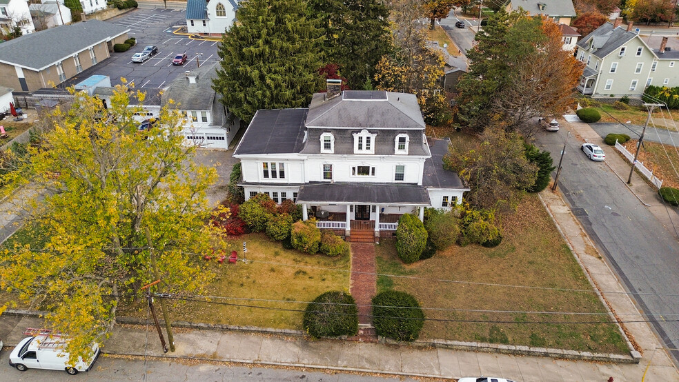 3 Highland St, Woonsocket, RI à vendre - Photo du bâtiment - Image 2 de 58