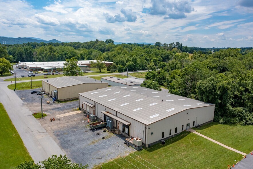 463 Industry Rd, Waynesboro, VA à louer - Photo du bâtiment - Image 2 de 27