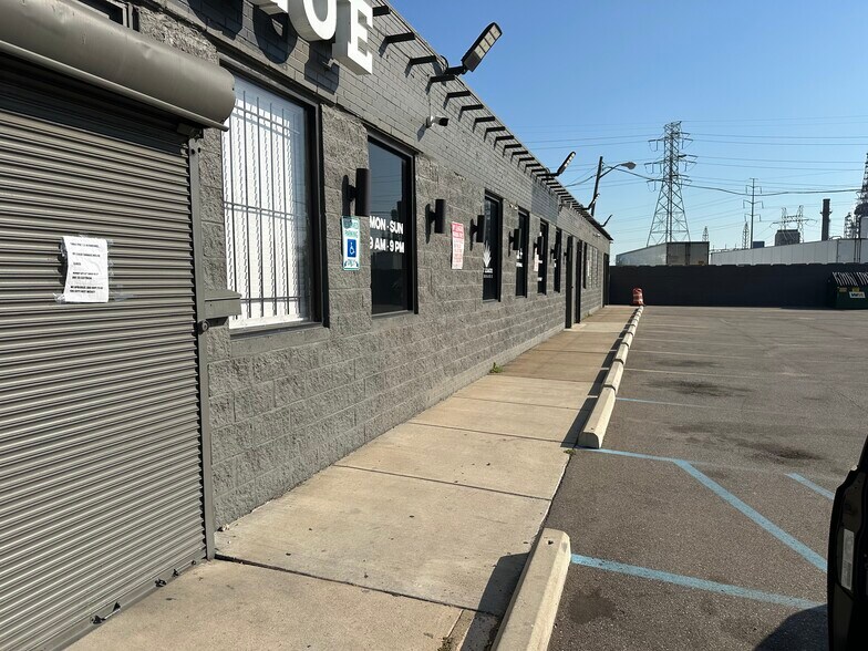 465 S Schaefer Hwy, Detroit, MI à louer - Photo du bâtiment - Image 1 de 6