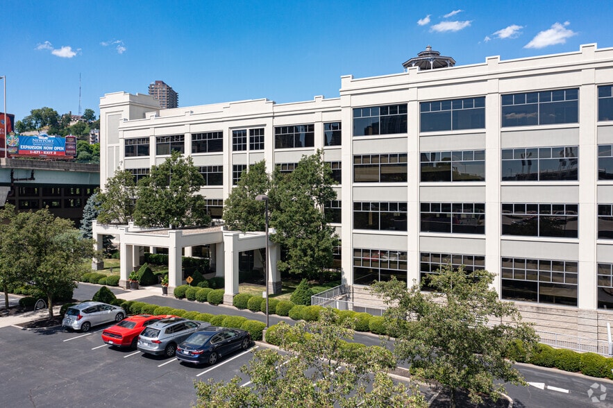 720 E Pete Rose Way, Cincinnati, OH for lease - Building Photo - Image 3 of 18