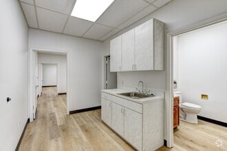 5829 W Sam Houston Pky N, Houston, TX à louer Photo intérieure- Image 2 de 3