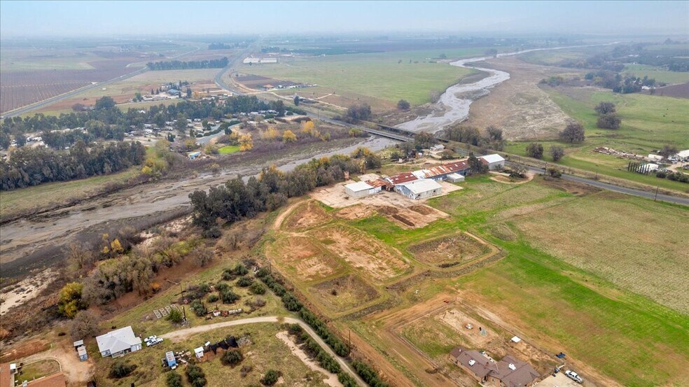 10513 Road 236, Terra Bella, CA à louer - Photo du bâtiment - Image 3 de 5