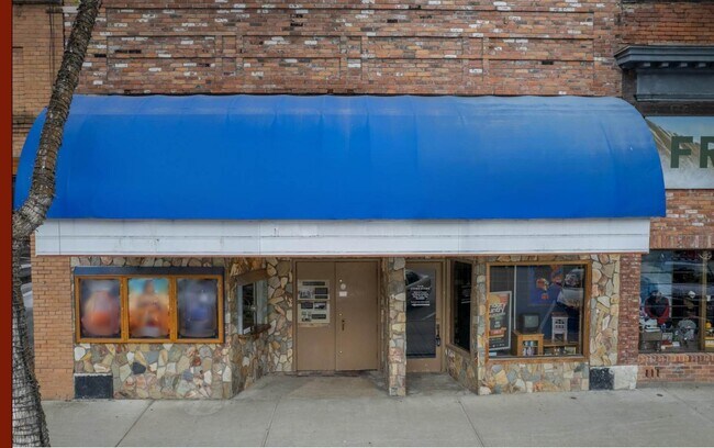 Plus de détails pour 257 Market Av, Grand Forks, BC - Commerce de détail à vendre