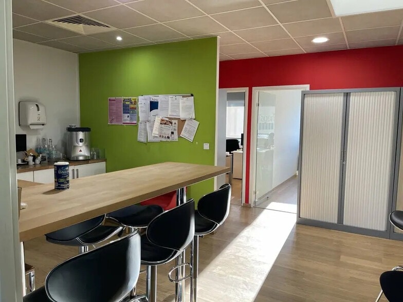 Bureau dans Aubagne à vendre - Photo intérieure - Image 3 de 12