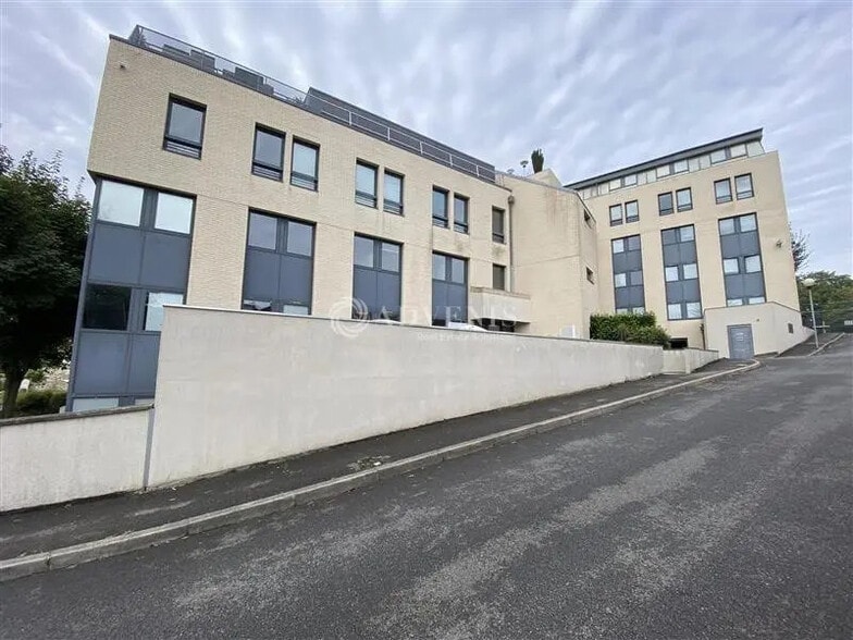 Office in Arcueil for lease - Building Photo - Image 1 of 7