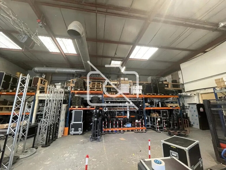 Industrial in Lagny-sur-Marne for sale - Interior Photo - Image 3 of 11