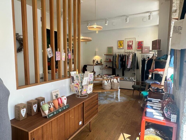 1 Rue Henry Monnier, Paris for lease - Interior Photo - Image 1 of 5