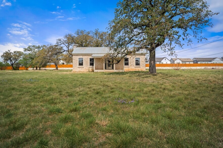 600 County Road 263, Liberty Hill, TX à louer - Photo du bâtiment - Image 3 de 19