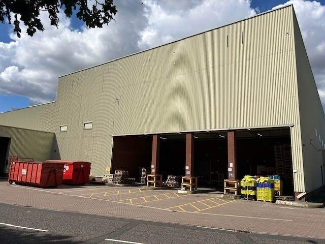 Fenton Way, Basildon à louer - Photo du bâtiment - Image 2 de 3