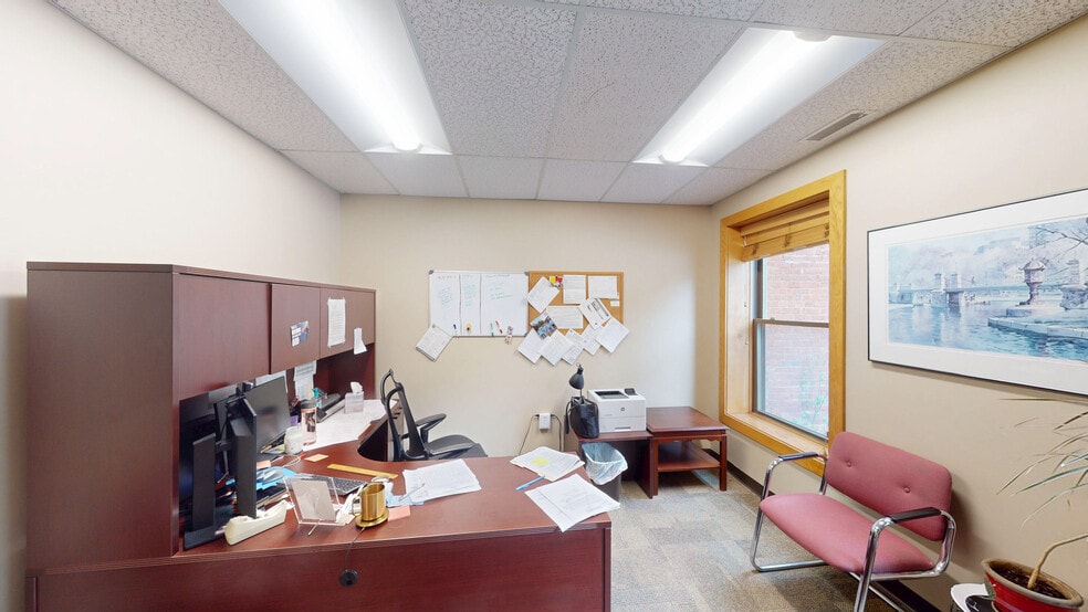 536 Broad St, Weymouth, MA for sale - Interior Photo - Image 2 of 29