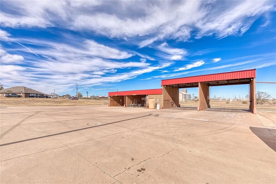 120 Sooner rd, Elk City, OK à vendre - Photo du bâtiment - Image 3 de 7