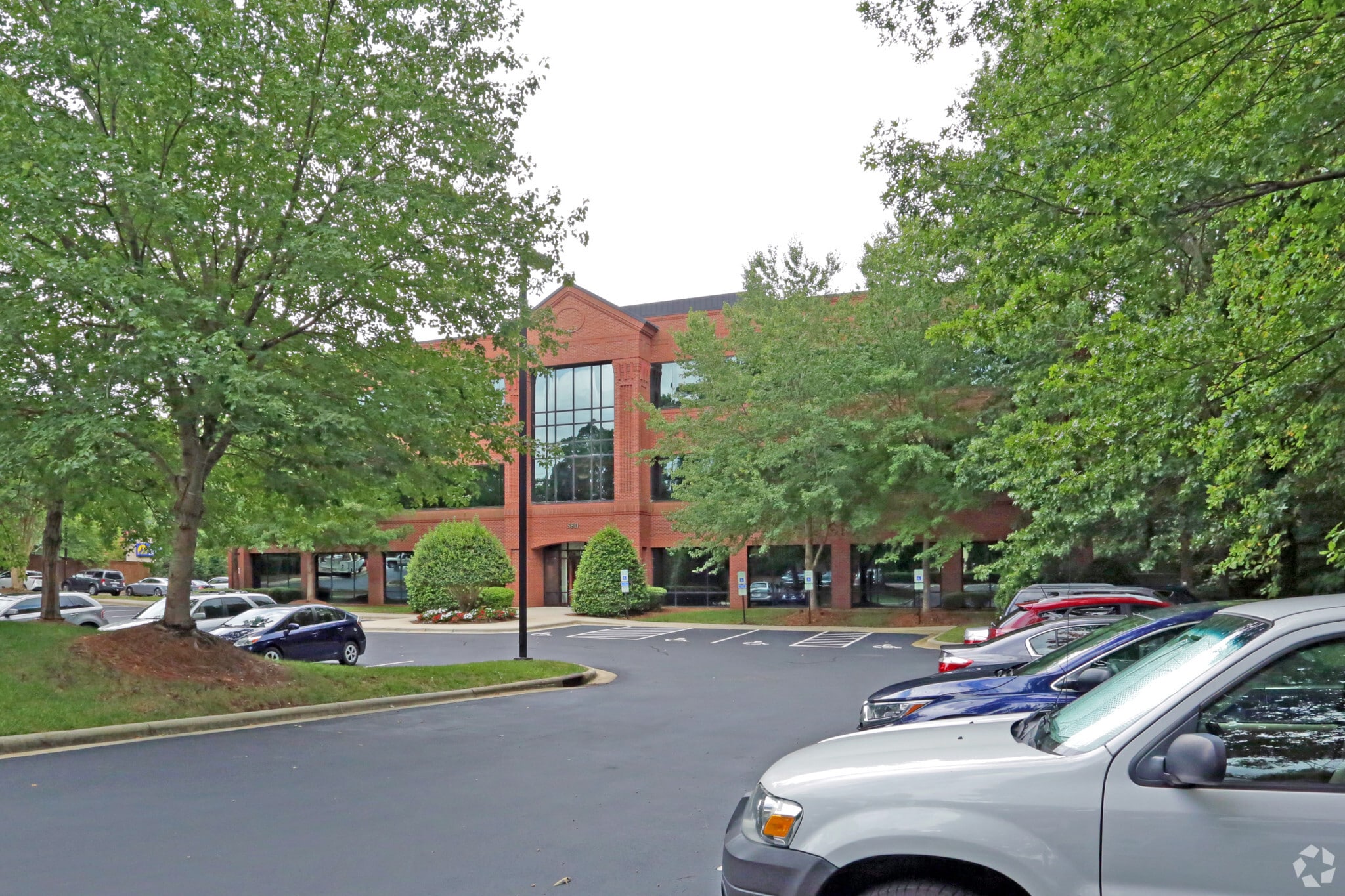 5811 Glenwood Ave, Raleigh, NC for lease Building Photo- Image 1 of 5