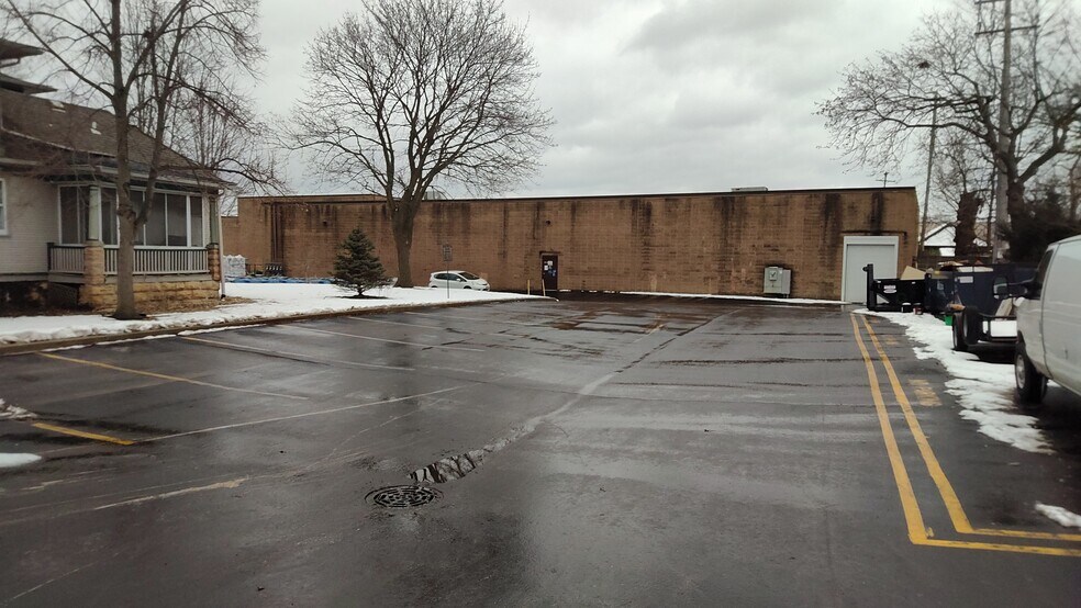 441 Milwaukee Ave, Burlington, WI for sale - Building Photo - Image 3 of 5