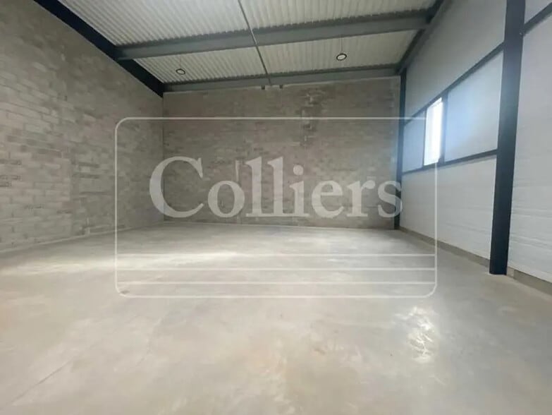 Flex in Brignoles for lease - Interior Photo - Image 2 of 6