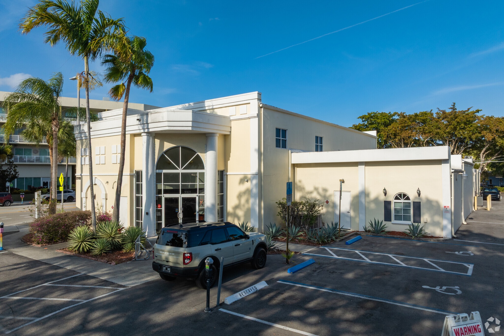 2312 Wilton Dr, Fort Lauderdale, FL for lease Primary Photo- Image 1 of 8