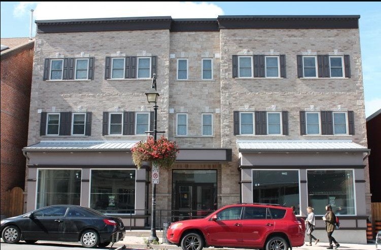 21 Front St S, Thorold, ON for sale - Primary Photo - Image 1 of 1