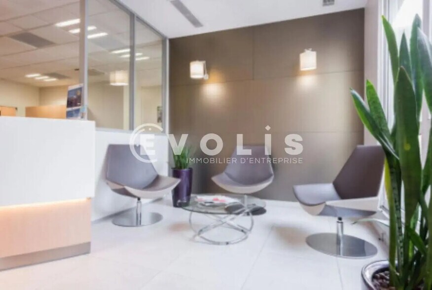 Bureau dans Neuilly-sur-Seine à louer - Hall d’entrée - Image 3 de 12