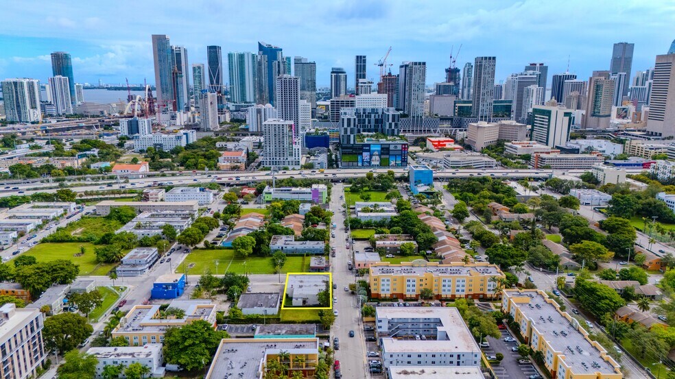 702 NW 5th Ave, Miami, FL à louer - Photo du bâtiment - Image 3 de 18