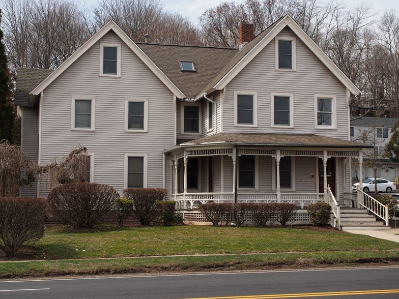 2494 Whitney Ave, Hamden, CT à vendre - Photo du bâtiment - Image 1 de 1