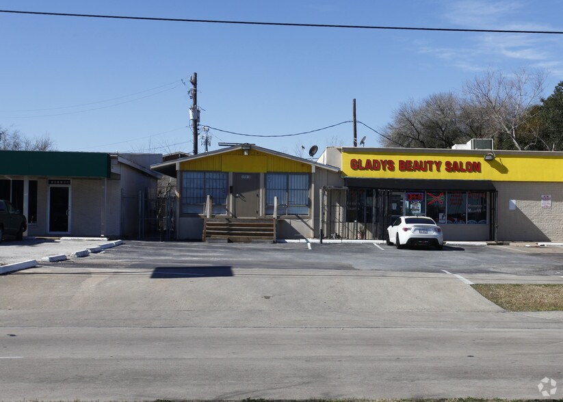 10010 Stella Link Rd, Houston, TX à louer - Photo du bâtiment - Image 2 de 2