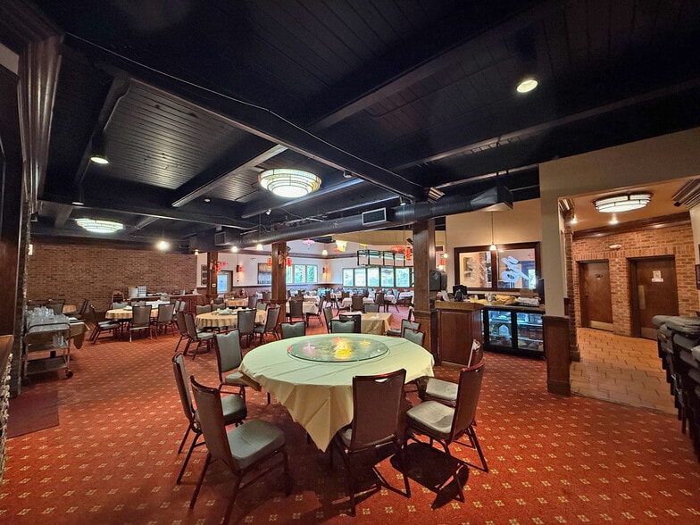 18855 SW Tualatin Valley Hwy, Aloha, OR à vendre - Photo du bâtiment - Image 2 de 9