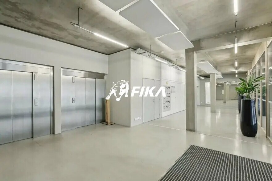 Office in Bordeaux for lease - Lobby - Image 2 of 8