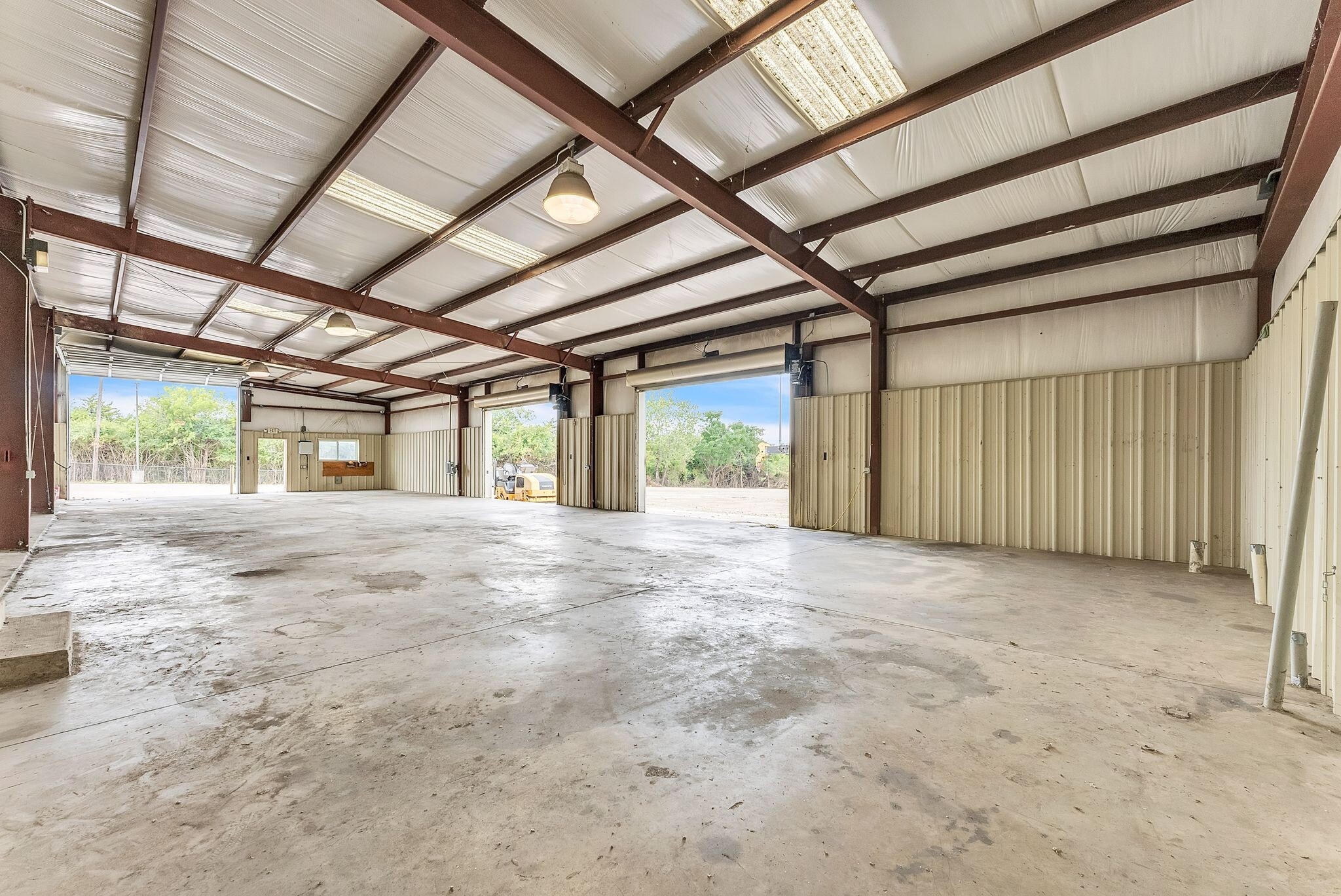 1329 E Wheatland Rd, Lancaster, TX for sale Interior Photo- Image 1 of 1