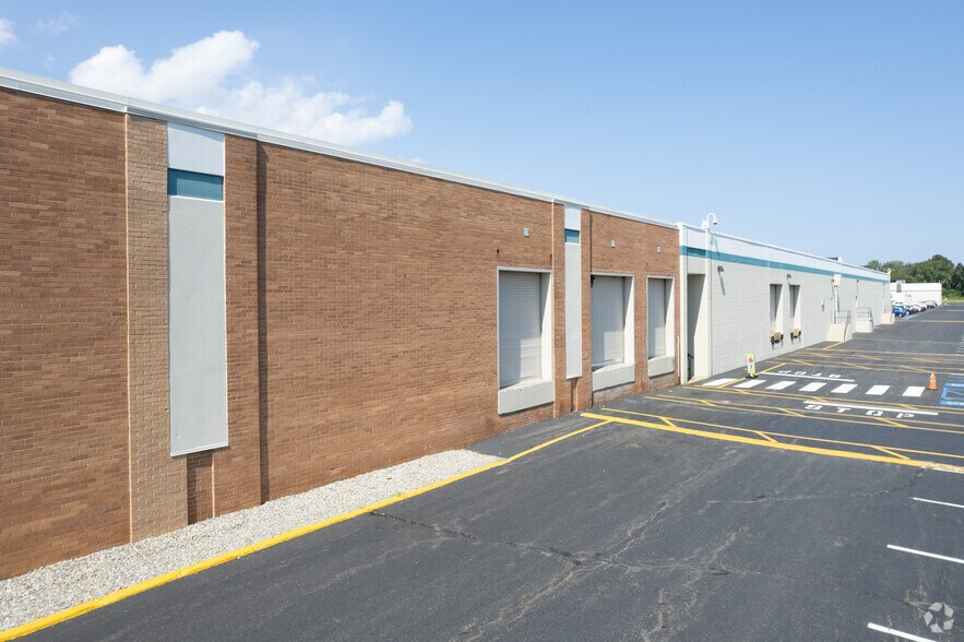 2 Crescent Pl, Oceanport, NJ à louer - Photo du bâtiment - Image 2 de 4