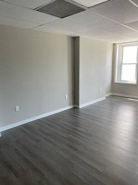 2302 W Main St, Richmond, VA for lease - Interior Photo - Image 3 of 10