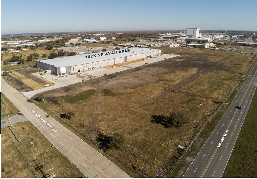 13800 Old Gentilly Rd, New Orleans, LA for lease - Building Photo - Image 1 of 5