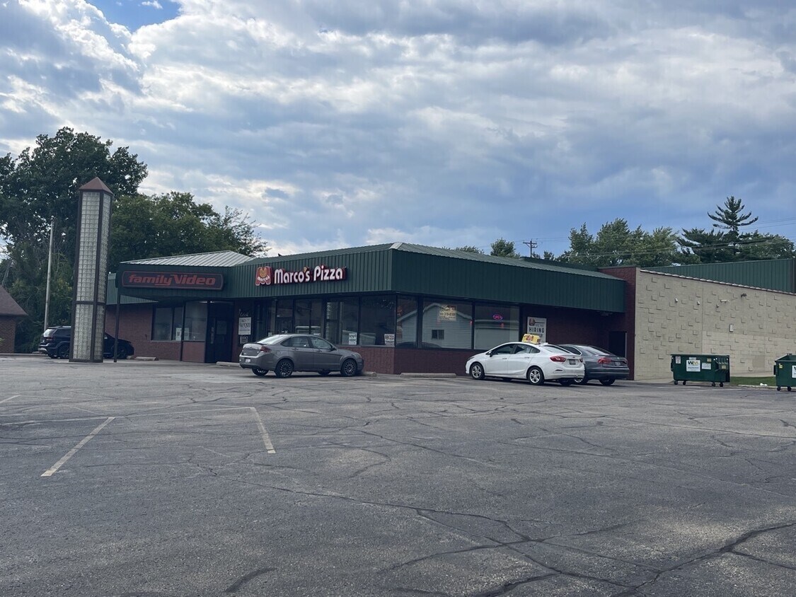 112 W Maple Ave, Beaver Dam, WI for lease Building Photo- Image 1 of 1