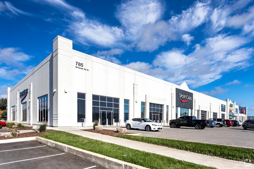 785 Britannia Rd, Mississauga, ON à louer - Photo du bâtiment - Image 2 de 5