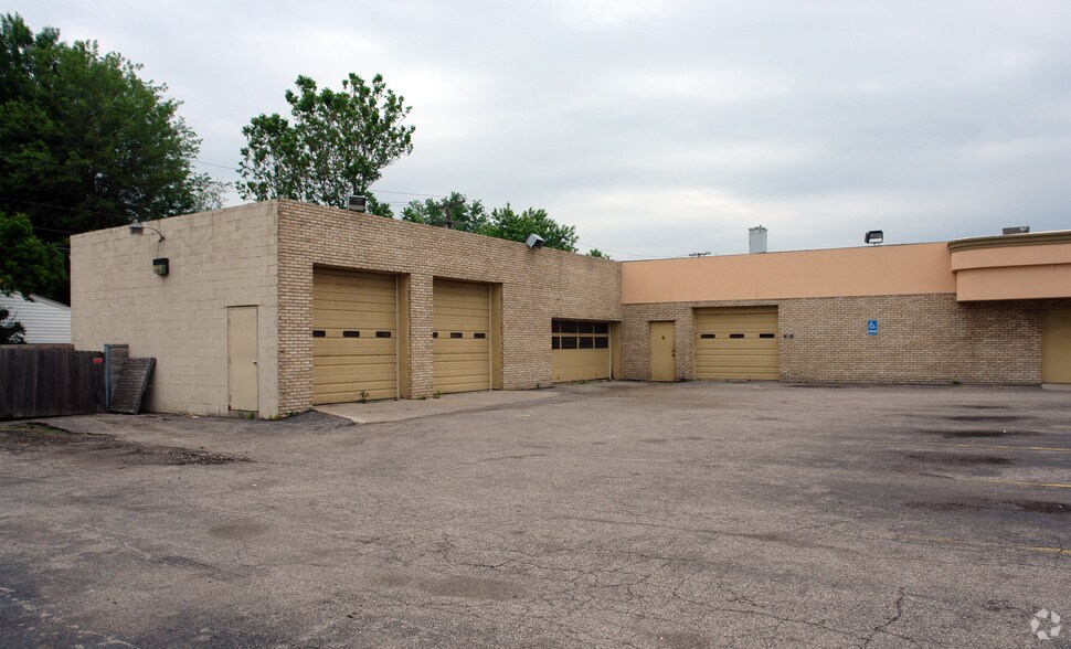 30178 Woodward Ave, Royal Oak, MI à louer - Photo du bâtiment - Image 3 de 11