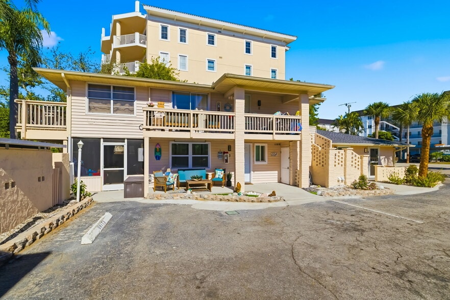 9022 Midnight Pass Rd, Sarasota, FL à vendre - Photo du bâtiment - Image 2 de 107