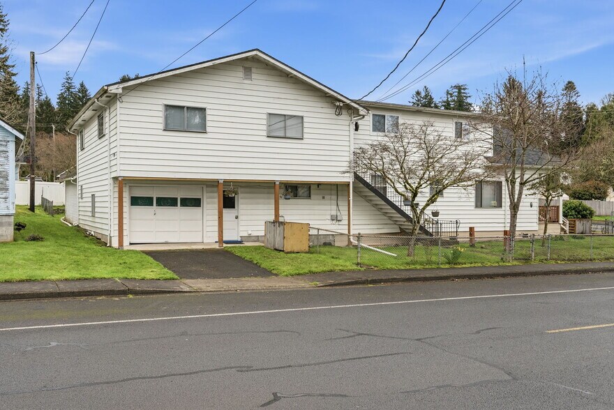 180 2nd St, Cathlamet, WA à vendre - Photo du bâtiment - Image 2 de 36