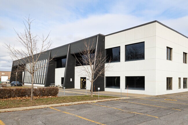 Plus de détails pour 789-799 Jean-Paul-Vincent, Longueuil, QC - Bureau à louer