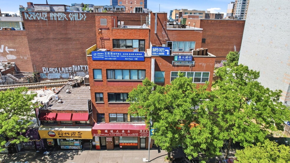 136-21 41st Ave, Flushing, NY à vendre - Photo du bâtiment - Image 1 de 56