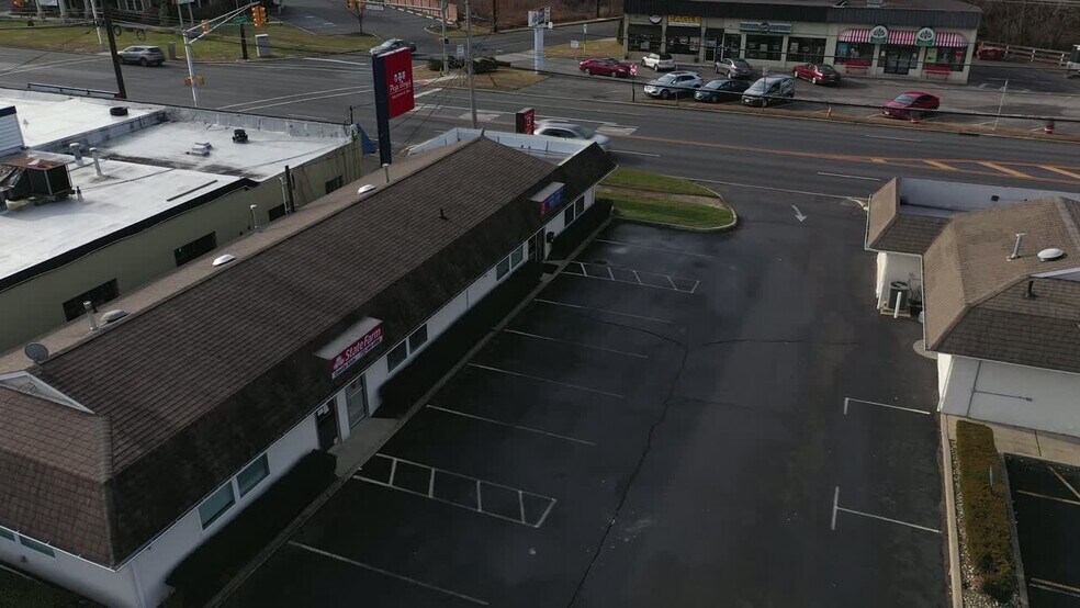 75 Highway 35, Eatontown, NJ à vendre - Vidéo sur l’inscription commerciale - Image 2 de 8