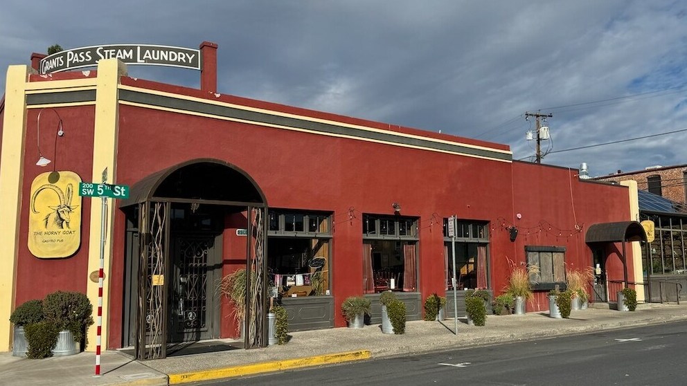 234 SW 5th St, Grants Pass, OR for lease Building Photo- Image 1 of 16