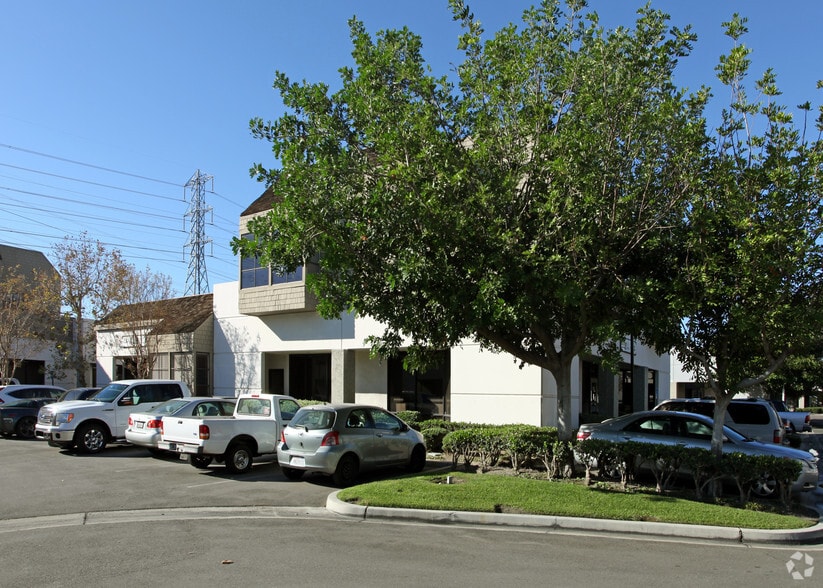 1576 N Batavia St, Orange, CA for lease - Building Photo - Image 2 of 4