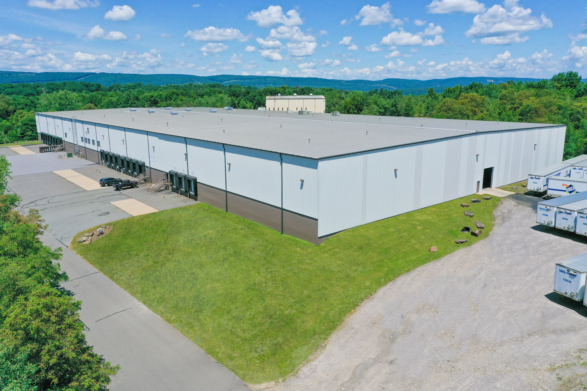 165 New Commerce Blvd, Wilkes Barre, PA for sale Building Photo- Image 1 of 1