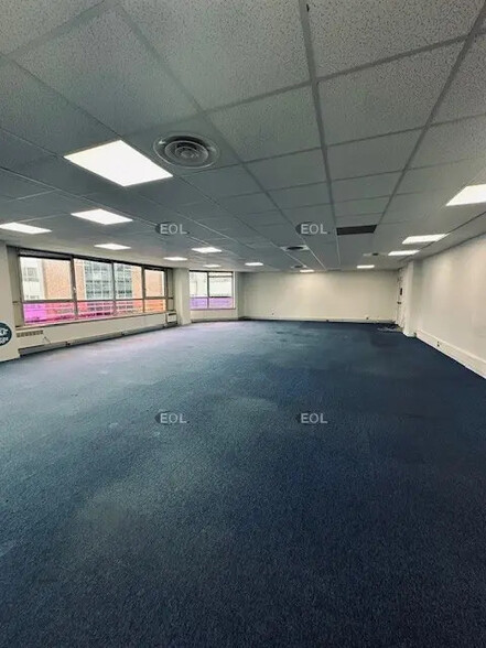 Office in Paris for lease - Building Photo - Image 3 of 4