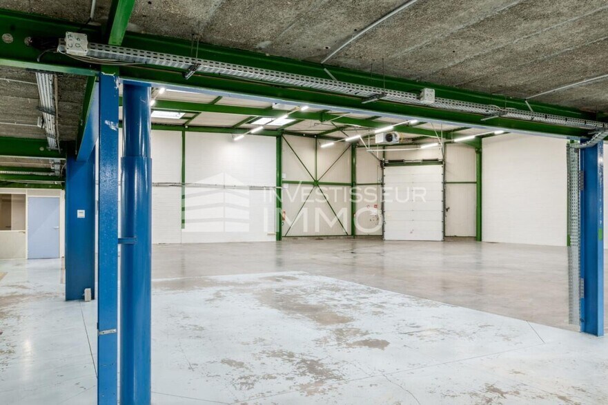 Office in Saint-Thibault-des-Vignes for lease - Interior Photo - Image 2 of 5