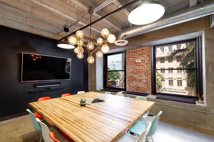 1680 N Vine St, Hollywood, CA à louer - Photo intérieure - Image 3 de 6