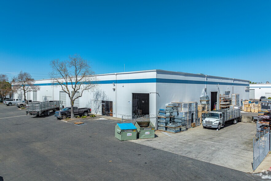 7307 Roseville Rd, Sacramento, CA à louer - Photo du bâtiment - Image 2 de 34