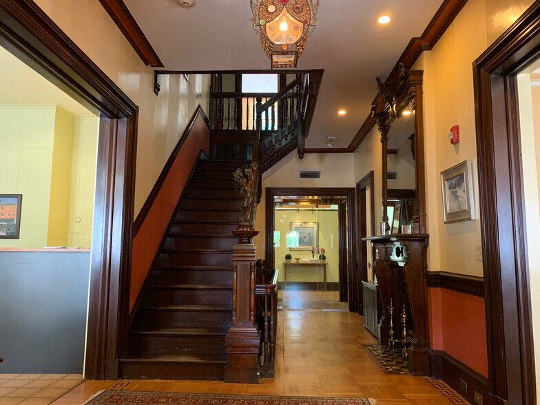 334 Broadway, Providence, RI à louer - Photo du bâtiment - Image 3 de 8