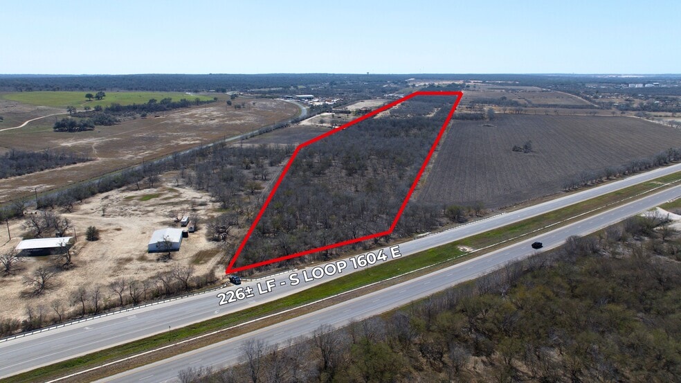 5656 S E Loop, Elmendorf, TX for sale - Primary Photo - Image 1 of 11