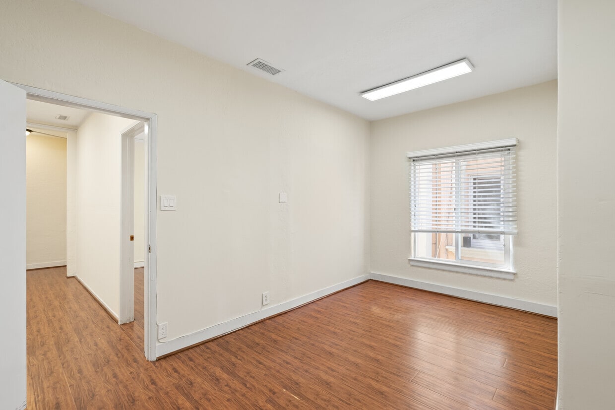 1927-1949 Westwood Blvd, Los Angeles, CA à louer Photo intérieure- Image 1 de 7