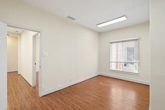 1927-1949 Westwood Blvd, Los Angeles, CA à louer Photo intérieure- Image 1 de 7